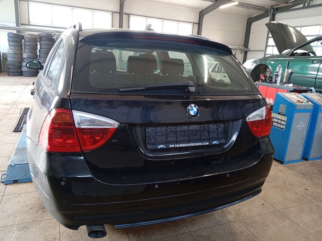 BMW 318 (E91) - Bontódik! 5. kép