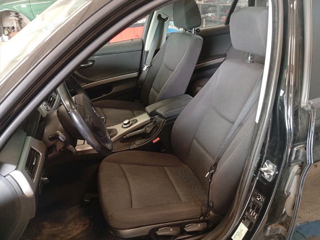 BMW 318 (E91) - Bontódik! 11. kép