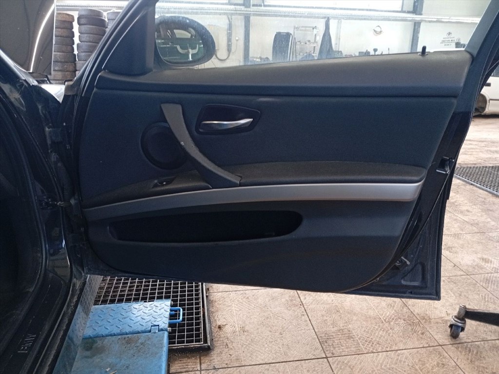 BMW 318 (E91) - Bontódik! 14. kép