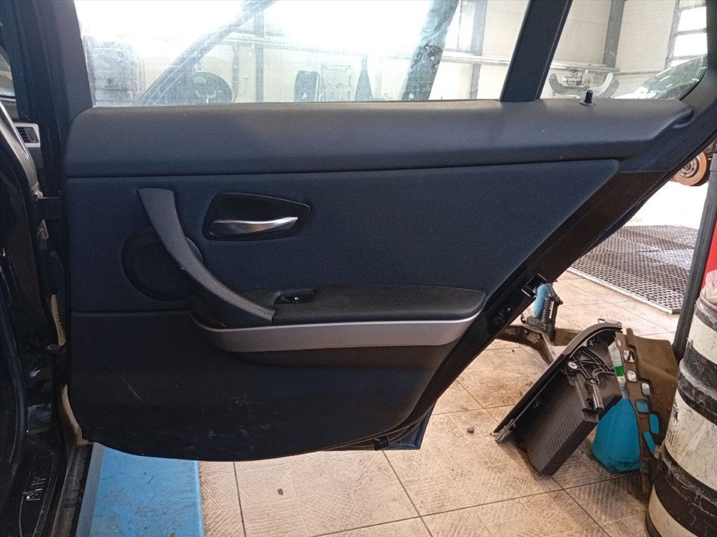 BMW 318 (E91) - Bontódik! 15. kép