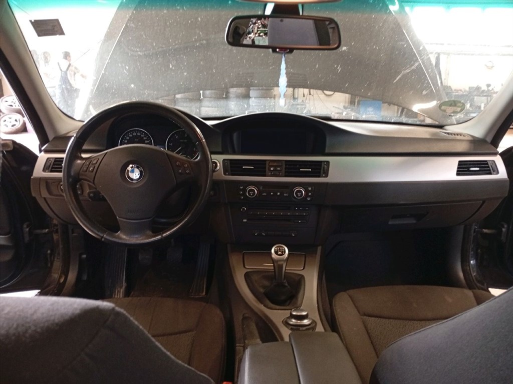 BMW 318 (E91) - Bontódik! 18. kép