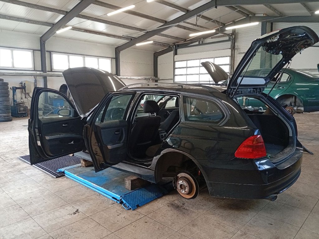 BMW 318 (E91) - Bontódik! 20. kép