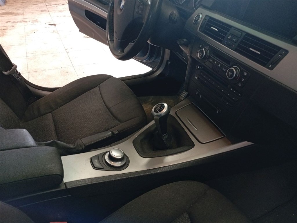 BMW 318 (E91) - Bontódik! 31. kép