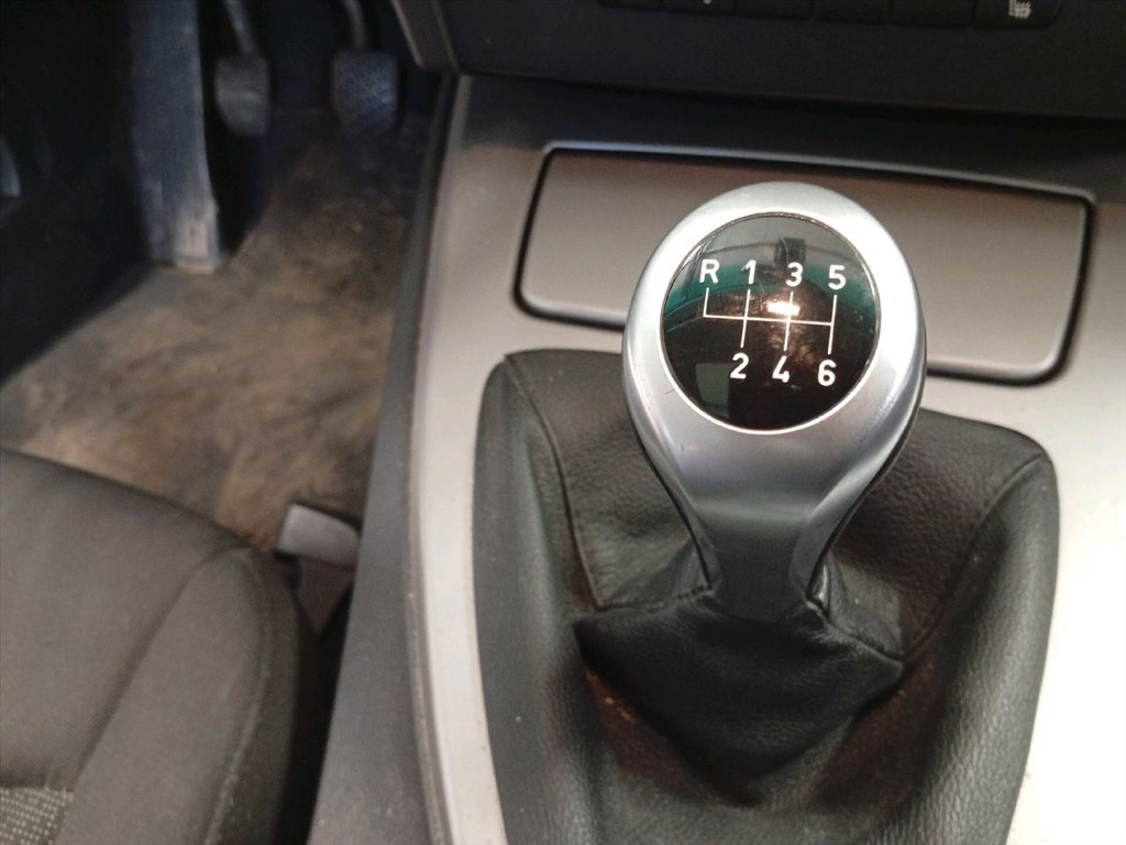 BMW 318 (E91) - Bontódik! 32. kép