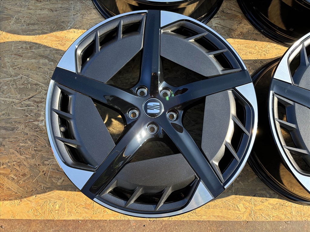 Seat Cupra Born 20" 5x112 gyári Új alufelni eladó 20 coll VW Skoda 2. kép