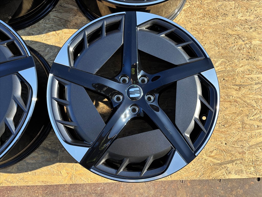 Seat Cupra Born 20" 5x112 gyári Új alufelni eladó 20 coll VW Skoda 3. kép