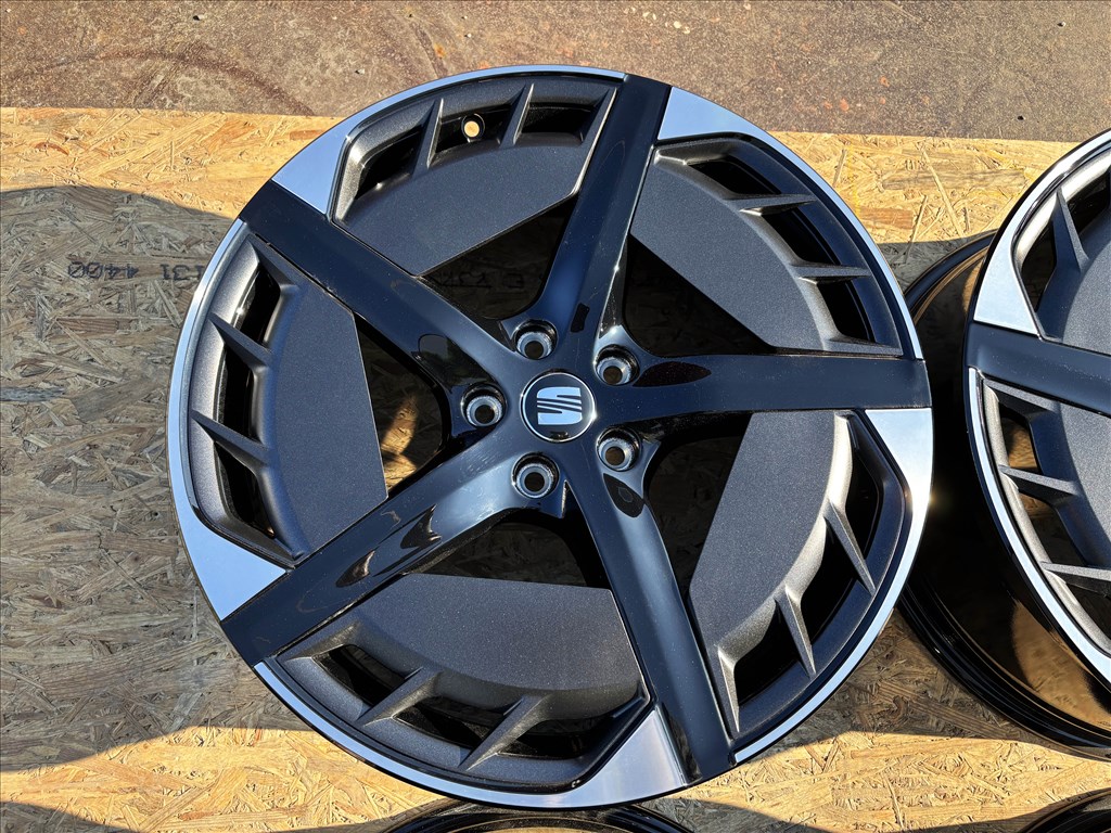 Seat Cupra Born 20" 5x112 gyári Új alufelni eladó 20 coll VW Skoda 4. kép