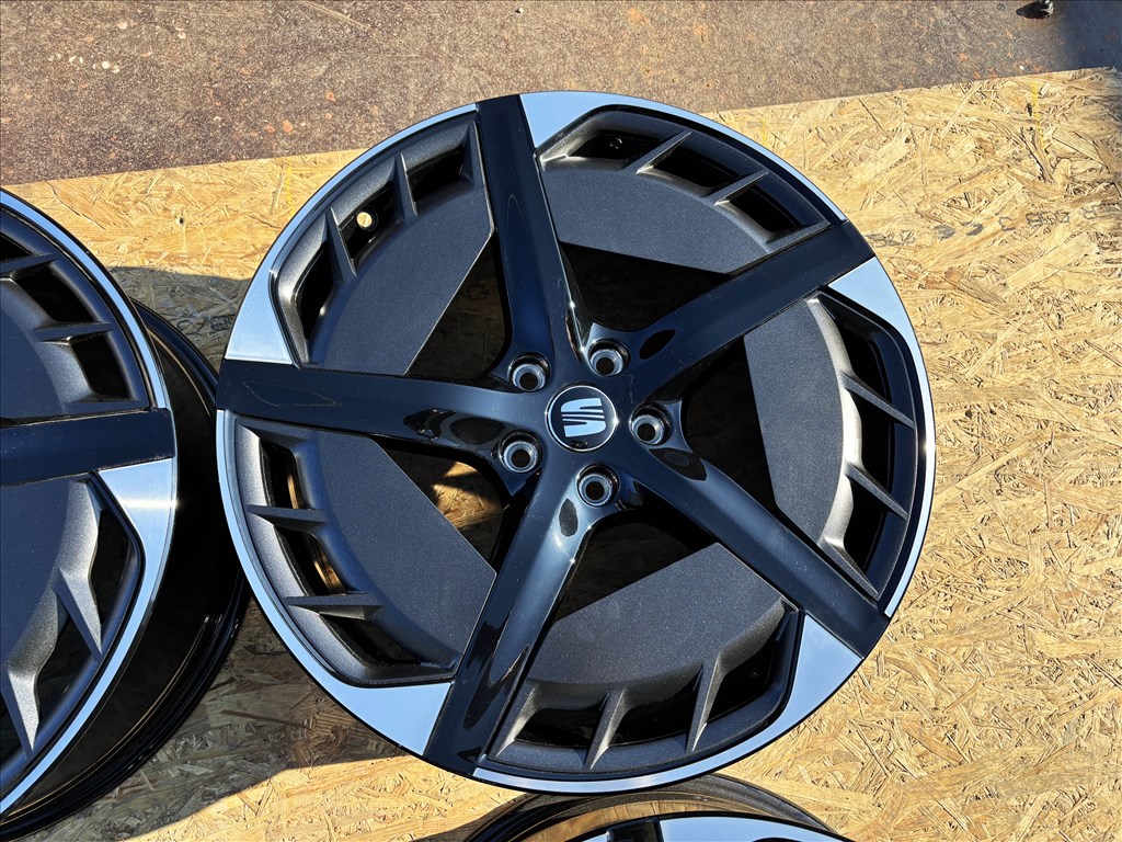 Seat Cupra Born 20" 5x112 gyári Új alufelni eladó 20 coll VW Skoda 5. kép