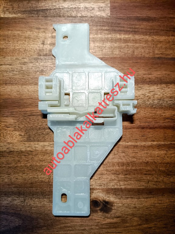 ABLAKEMELŐ ALKATRÉSZEK RAKTÁRRÓL 14. kép