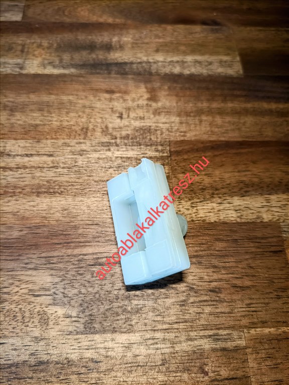 ABLAKEMELŐ ALKATRÉSZEK RAKTÁRRÓL 23. kép