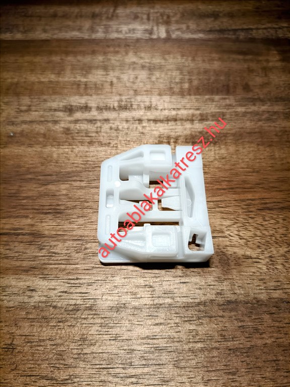 ABLAKEMELŐ ALKATRÉSZEK RAKTÁRRÓL 33. kép