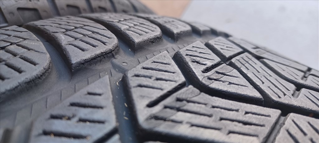 Pirelli Scorpion Winter MO 235/60 R18 téli gumik 4db 2. kép