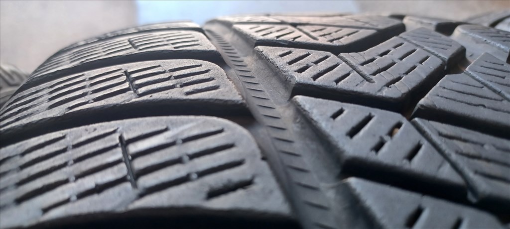 Pirelli Scorpion Winter MO 235/60 R18 téli gumik 4db 7. kép