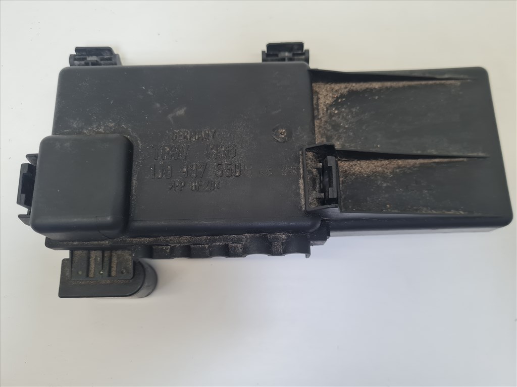 Volkswagen Golf IV motortéri biztosítéktábla (24551) 1j0937550m 3. kép