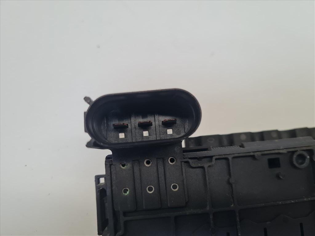 Volkswagen Golf IV motortéri biztosítéktábla (24551) 1j0937550m 6. kép