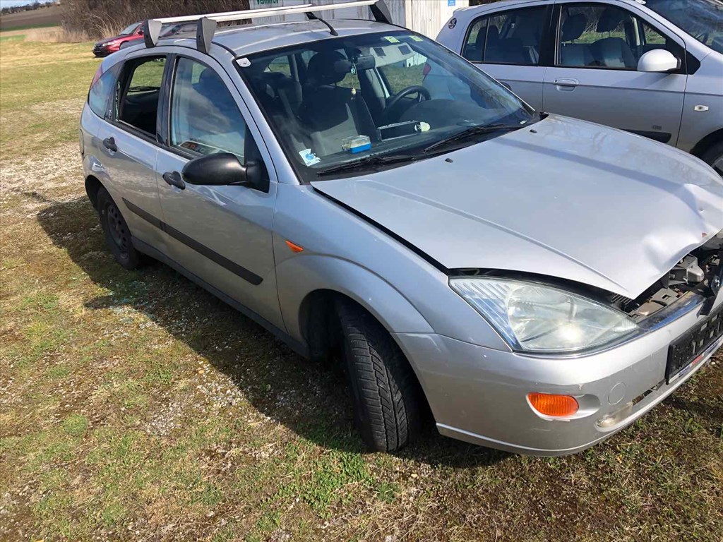 Ford Focus Mk1 bontott alkatrészei 6. kép