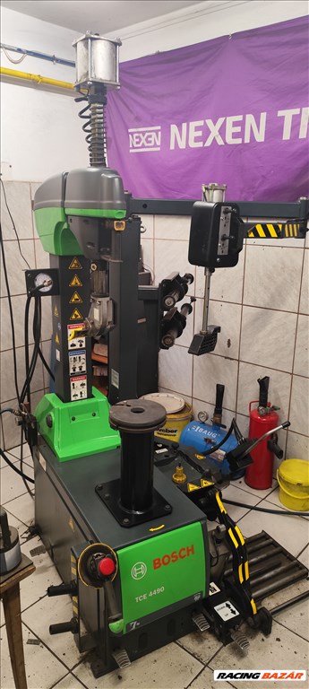 Bosch TCE 4490 gumiszerelőgép, pajszer nélküli, automata bontófejjel 1. kép