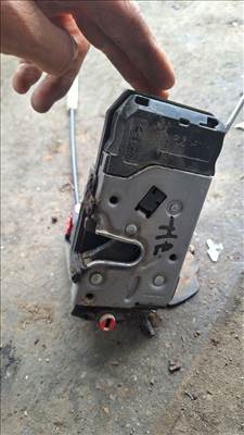 Opel Zafira B jobb első zárszerkezet, jobb hátsó zárszerkezet