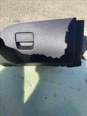 Opel Corsa E kesztyűtartó (2014-19)