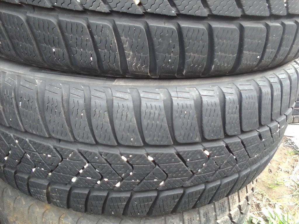  215/50R18 Pirelli Winter Sottozero3 téli gumi garnitúra 4. kép