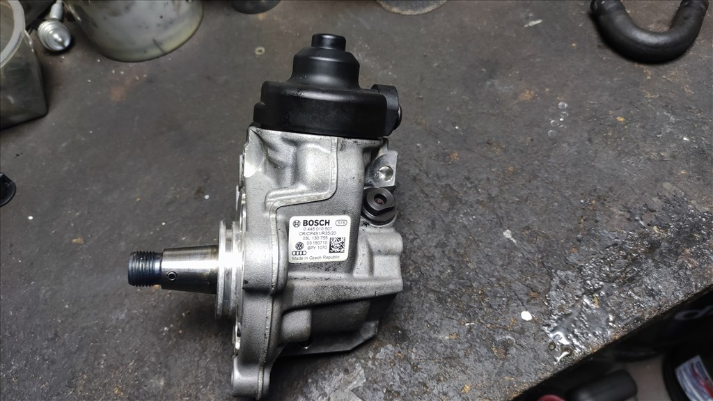 Audi A4 (B8 - 8K) 2.0 TDI VW CR nagynyomású pumpa 03l130755 0445010507 1. kép