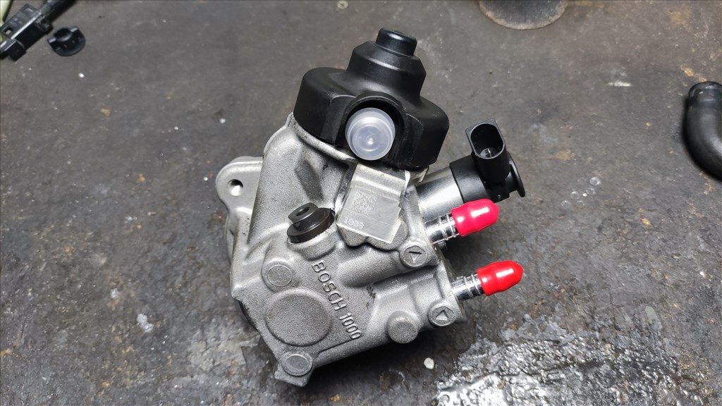 Audi A4 (B8 - 8K) 2.0 TDI VW CR nagynyomású pumpa 03l130755 0445010507 2. kép