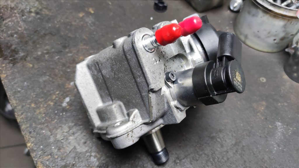 Audi A4 (B8 - 8K) 2.0 TDI VW CR nagynyomású pumpa 03l130755 0445010507 3. kép