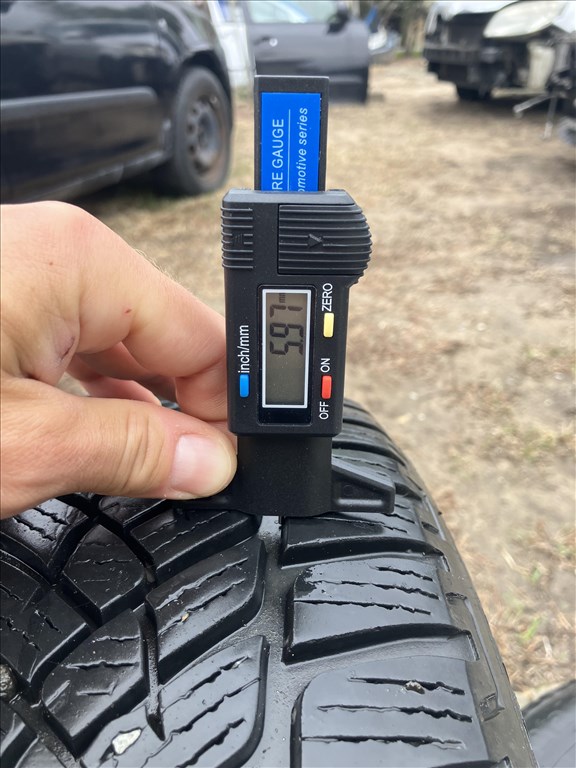  5x112 lyukosztású 16" alufelni, rajta 195/55  Continental és Fulda téli gumi  6. kép