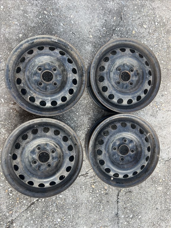 TOYOTA AYGO lemezfelni eladó 1. kép