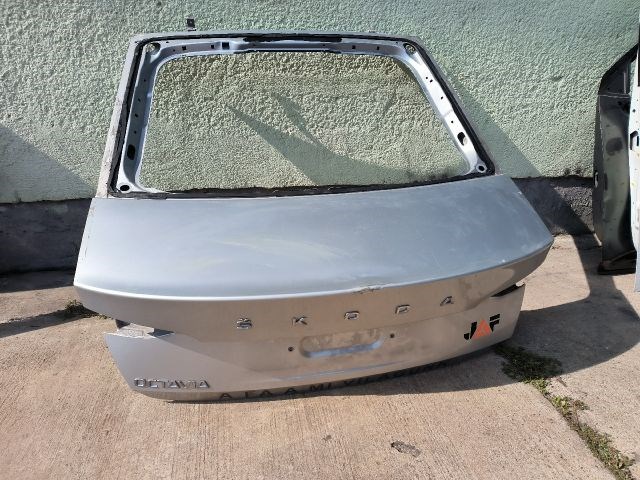 Skoda Octavia IV Csomagtérajtó 5e6827105 3. kép