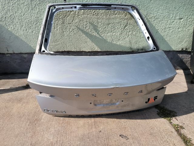 Skoda Octavia IV Csomagtérajtó 5e6827105 1. kép