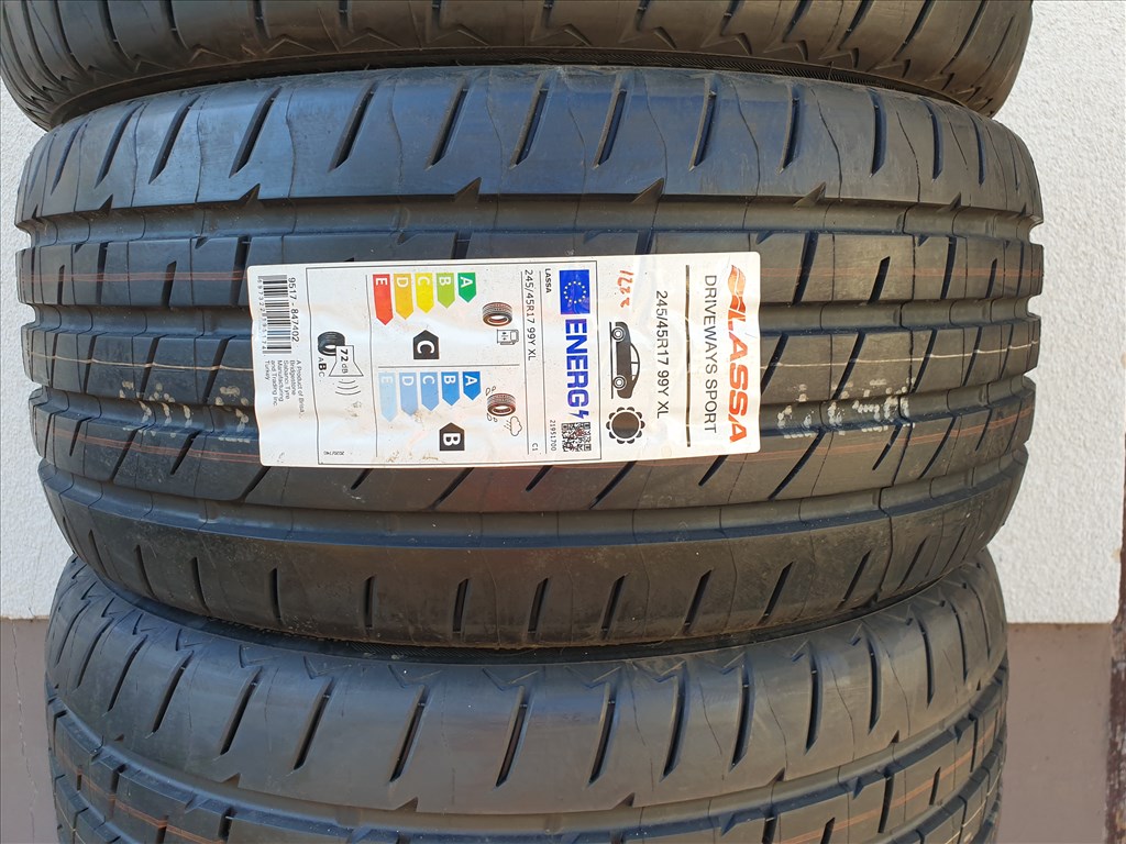  245/45 17 Lassa DriveWays Sport 3. kép
