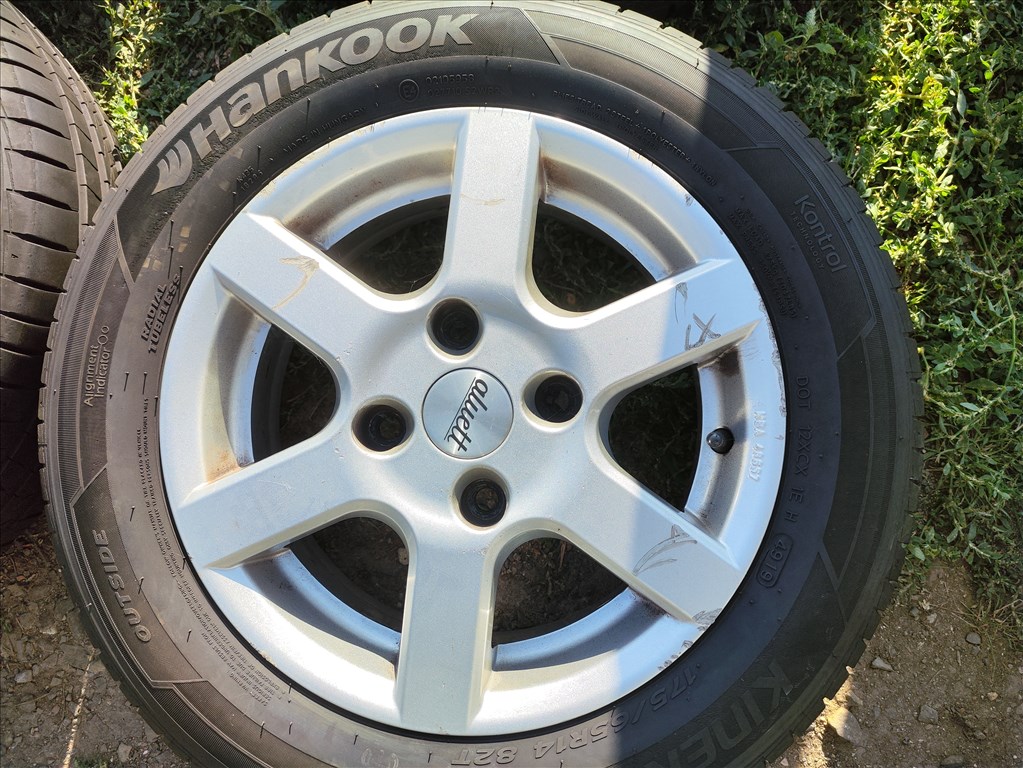 Mitsubishi Colt 4x114.3 lyukosztású 14" használt Aluett alufelni, 175/65 használt Hankook nyári gumi 2. kép