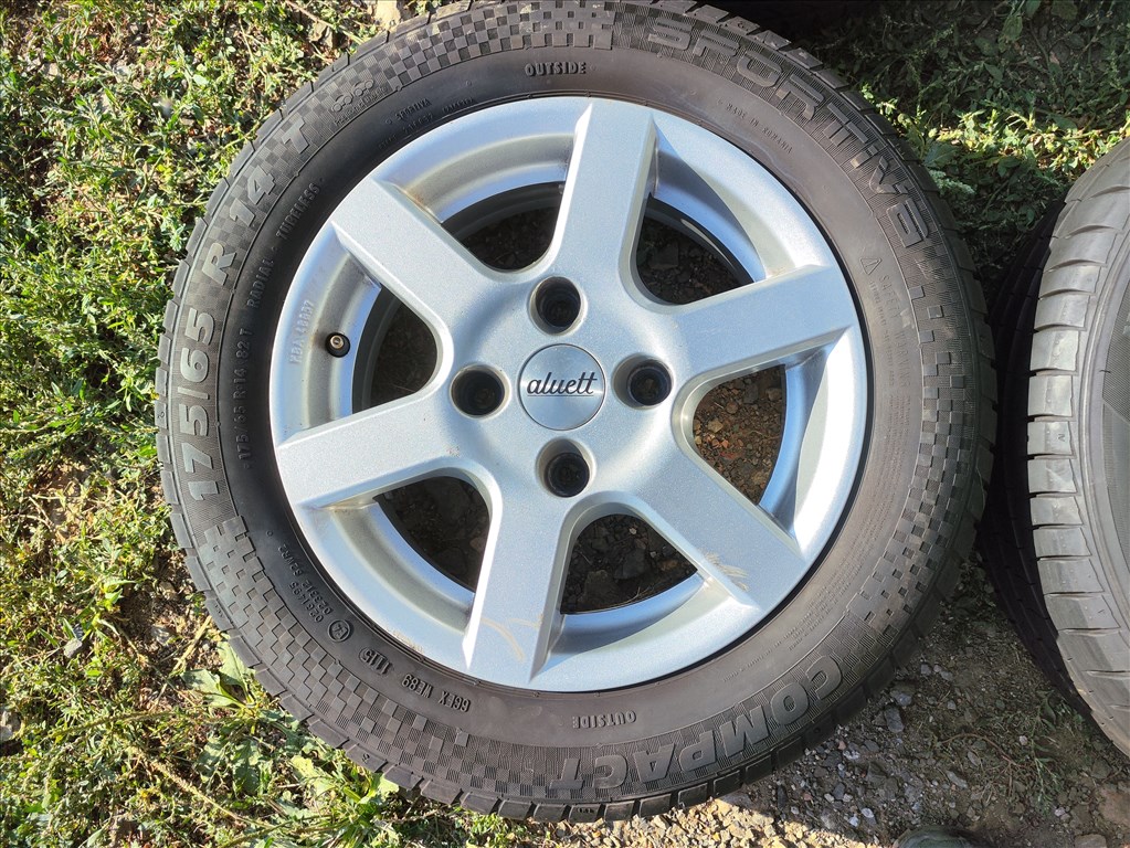 Mitsubishi Colt 4x114.3 lyukosztású 14" használt Aluett alufelni, 175/65 használt Hankook nyári gumi 4. kép