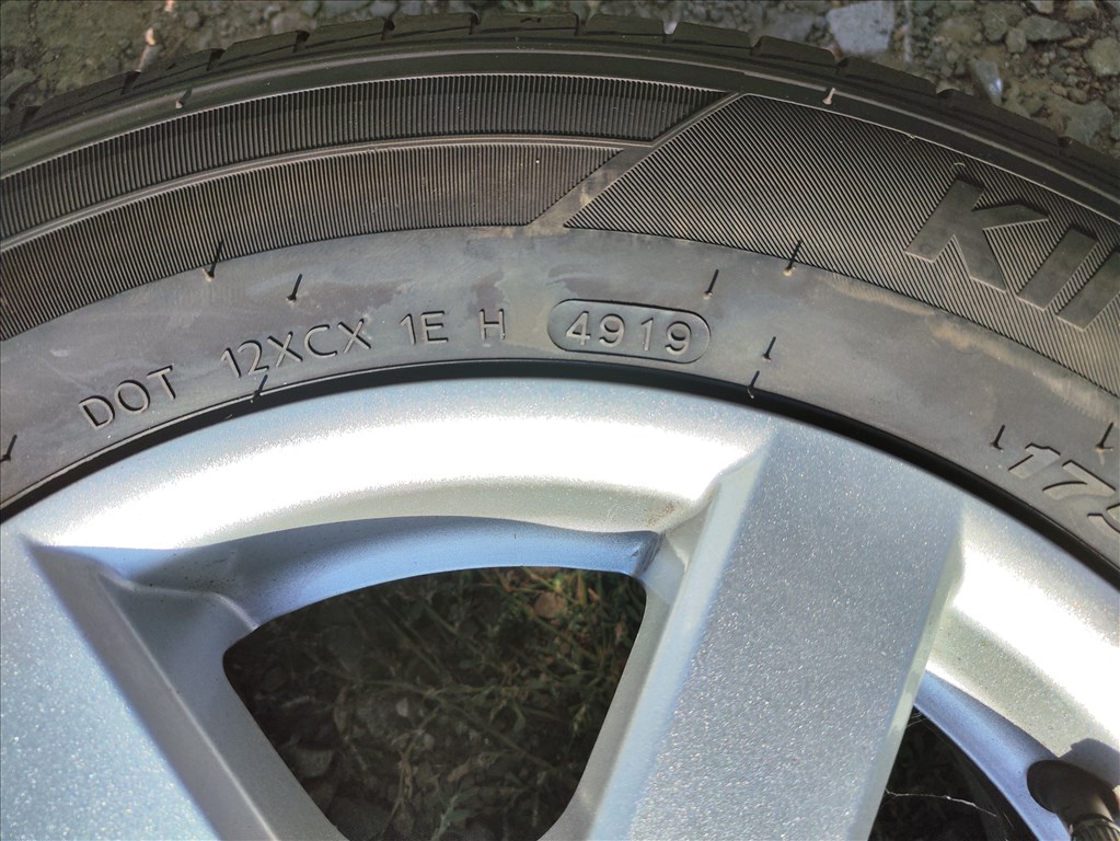 Mitsubishi Colt 4x114.3 lyukosztású 14" használt Aluett alufelni, 175/65 használt Hankook nyári gumi 9. kép