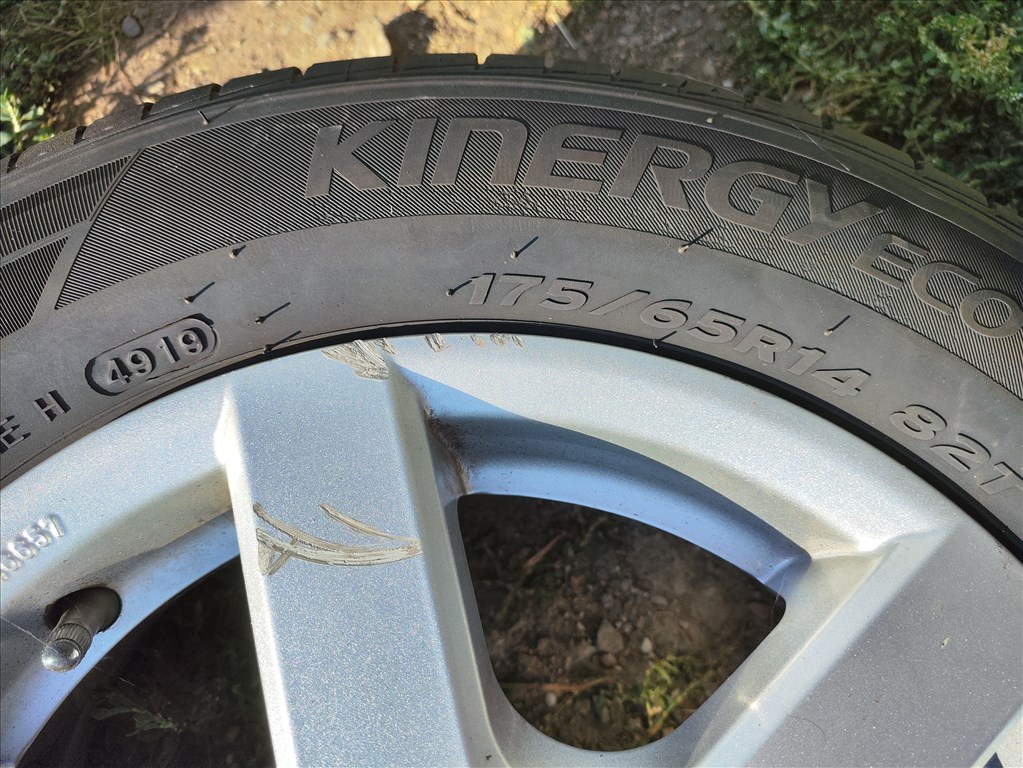Mitsubishi Colt 4x114.3 lyukosztású 14" használt Aluett alufelni, 175/65 használt Hankook nyári gumi 10. kép