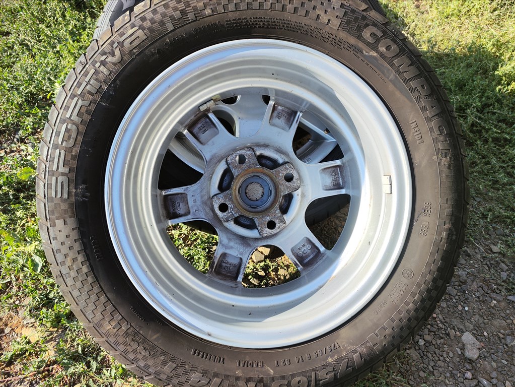 Mitsubishi Colt 4x114.3 lyukosztású 14" használt Aluett alufelni, 175/65 használt Hankook nyári gumi 13. kép