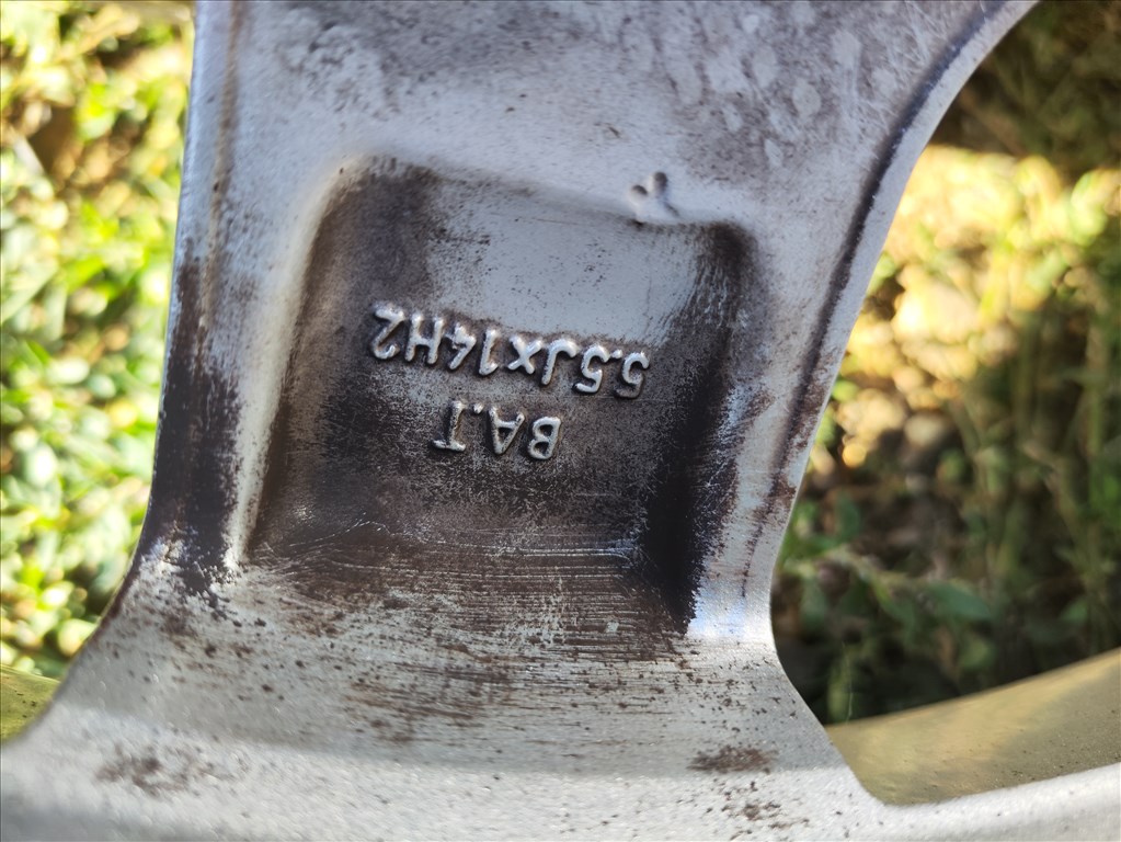 Mitsubishi Colt 4x114.3 lyukosztású 14" használt Aluett alufelni, 175/65 használt Hankook nyári gumi 14. kép