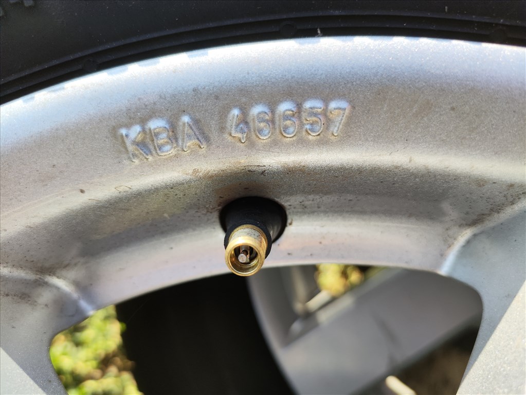 Mitsubishi Colt 4x114.3 lyukosztású 14" használt Aluett alufelni, 175/65 használt Hankook nyári gumi 16. kép