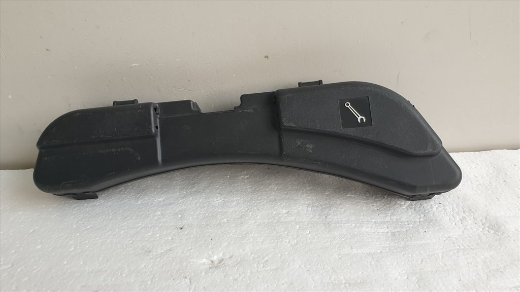 512031 Audi A4 B8, 2011, Vonószem, Emelő, Tartóban, 8K0805615. 1. kép