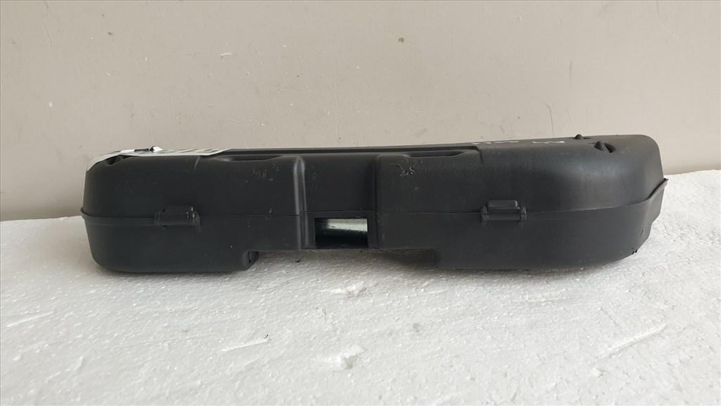 512031 Audi A4 B8, 2011, Vonószem, Emelő, Tartóban, 8K0805615. 3. kép