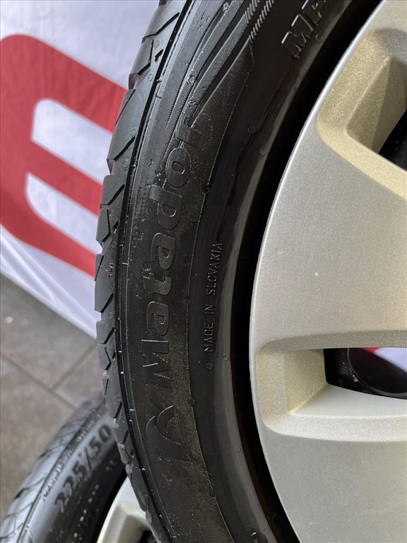 Opel Insignia 5X120  225/50 R17 Matador újszerű gumikkal 8. kép