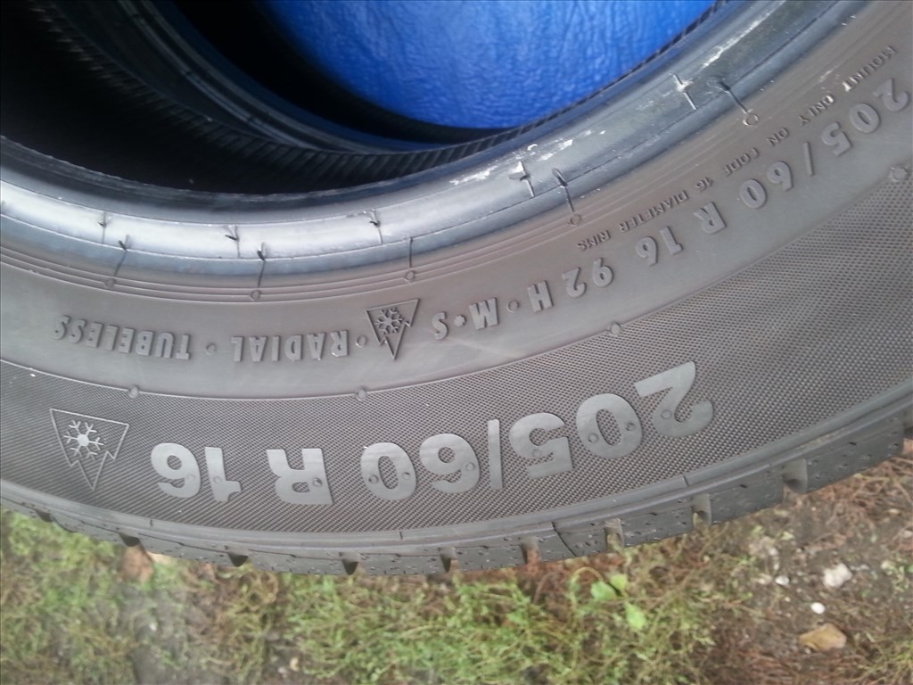  205/60R16 Continental defekttűrő 2 db újszerű téli gumi  4. kép