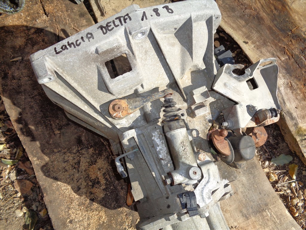Lancia Delta II 1.8 GT sebességváltó  1. kép