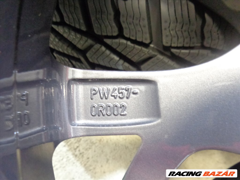 Toyota Rav4 új gyári téli garnitúra  7. kép