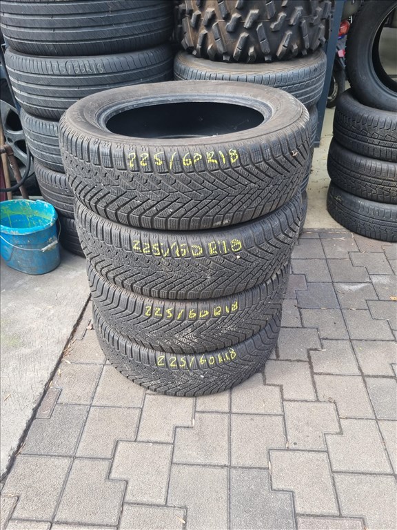  225/6018" újszerű Pirelli Scorpion Winter 2 téli gumi 4db  1. kép