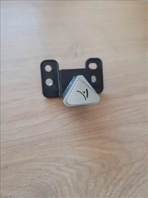 Tesla Model S kesztyűtartó gomb kapcsoló 6008906 600890600c