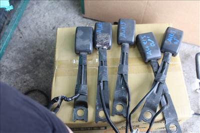 Toyota Auris (E150) Első öv csat 