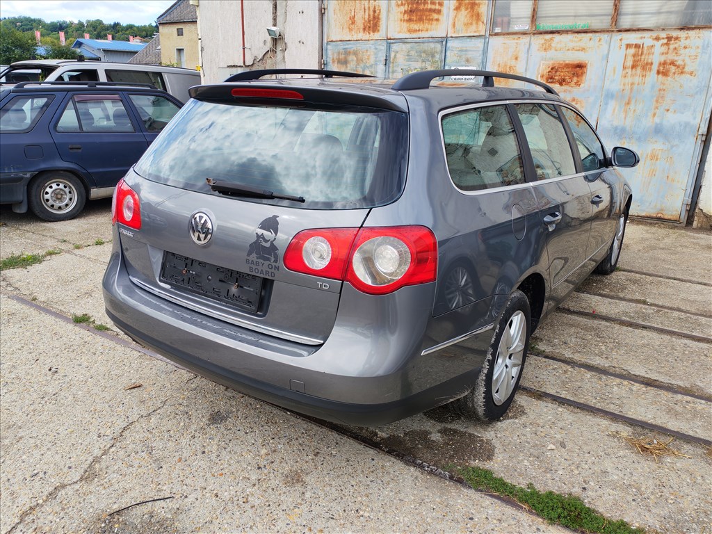 Volkswagen Passat B6 Variant 1.9 TDI gyári karosszéria elemek LA7T színben eladók la7tb6 vw19tdi 3. kép