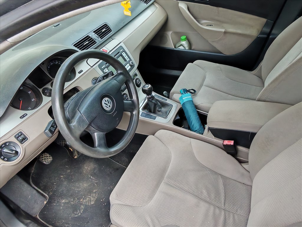 Volkswagen Passat B6 Variant 1.9 TDI gyári karosszéria elemek LA7T színben eladók la7tb6 vw19tdi 7. kép